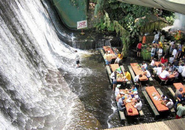 Ресторан у подножия водопада в Сан Пабло (6 фото)