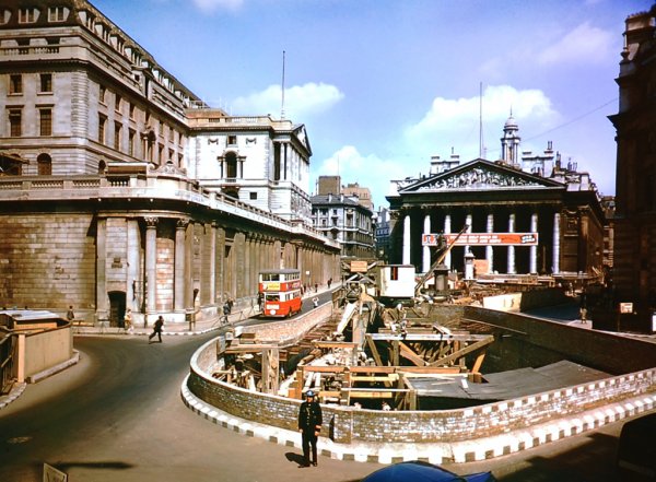 Цветные фото Лондона времен Второй мировой (14 фото)