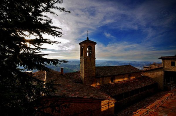 Сан-Марино — одно из самых маленьких государств в мире (24 фото)