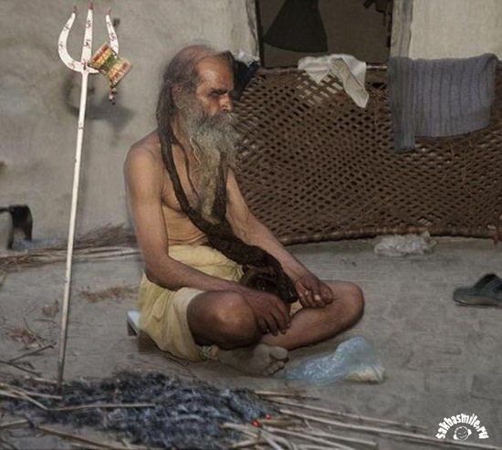 Самый грязный человек в мире не моется уже 38 лет (4 фото)