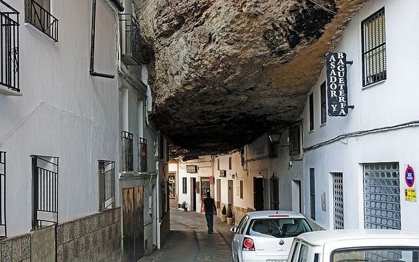 Сетениль-де-лас-Бодегас город в скале (9 фото)