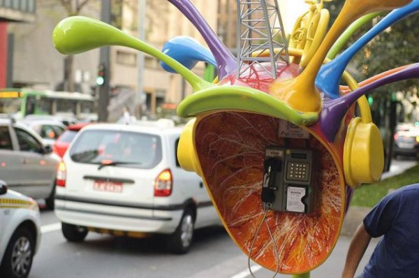 Необычные телефонные будки в Сан-Паулу (15 фото)