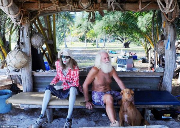 Дэвид Глашин с 1993 года живёт на необитаемом острове (7 фото)