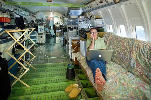 Дом в самолёте Boeing 727-200 (15 фото)