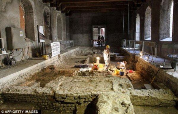Обнаружены останки Моны Лизы (11 фото)