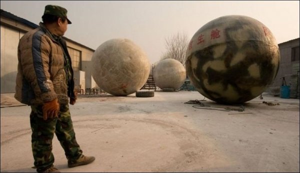 В Китае построили спасательные шары, в которых можно пережить Конец Света (12 фото)