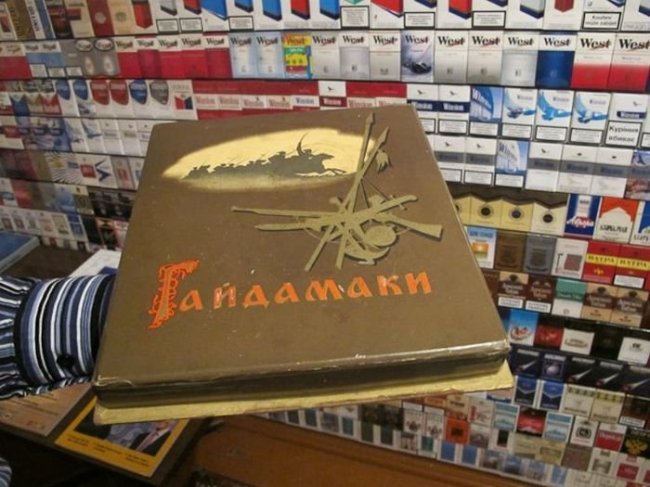 Коллекционер пачек от сигарет из Украины (21 фото)