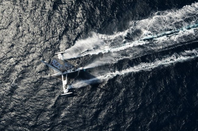 Hydropt&#232;re – скоростной парусник на подводных крыльях (10 фото + 1 видео)