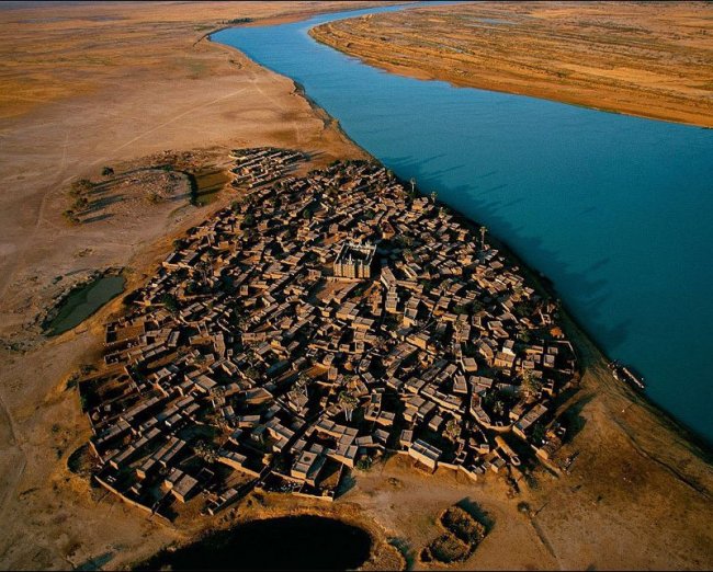 12 необычно обустроенных деревень мира(12 фото)