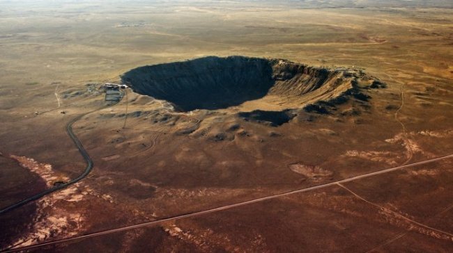 Аризонский метеоритный кратер – крупнейший из сохранившихся на планете (8 фото)