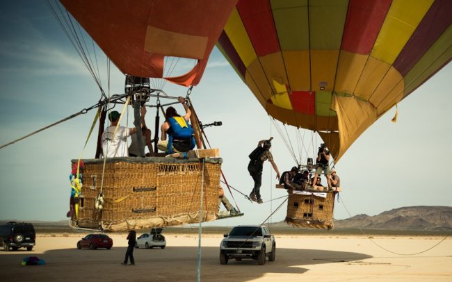 Прогулка на высоте между воздушными шарами (11 фото)