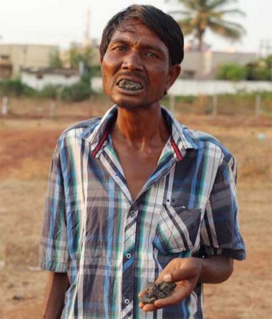 Пожиратель кирпичей из Индии (8 фото + видео)