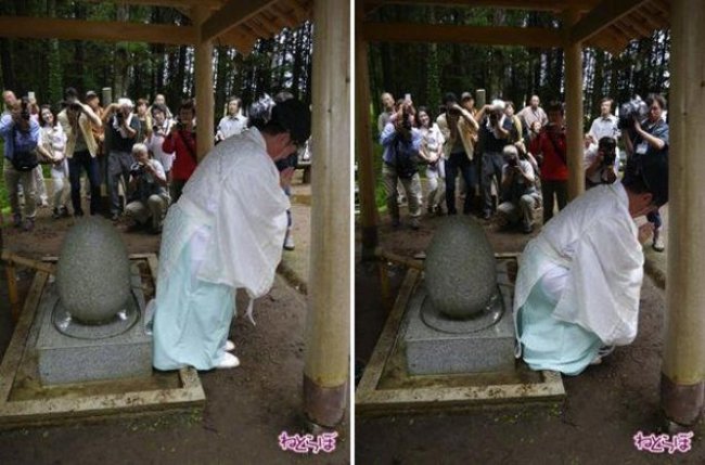 В Японии есть святыня, лечащая геморрой (2 фото)