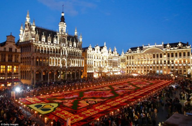 Цветочный турецкий ковер в Брюсселе