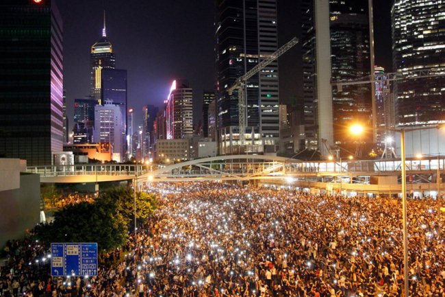 Митинг в Гонконге (фото дня- 30.09.2014 года)