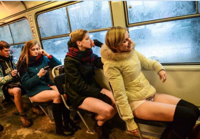 В метро без штанов 2015 (26 фото)