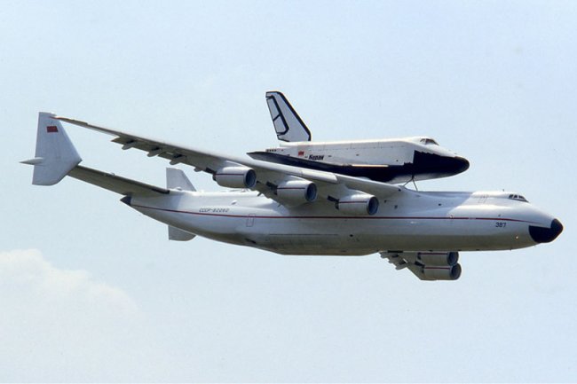 Самый большой самолет в мире Ан-225 (7 фото)