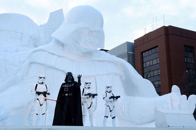 Снежная скульптура для фанатов "Звездных войн" (11 фото)