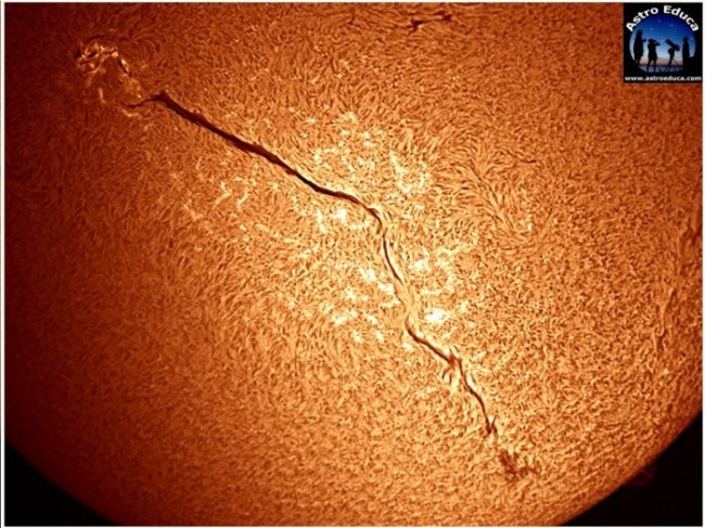 Трещина на солнце (2 фото)