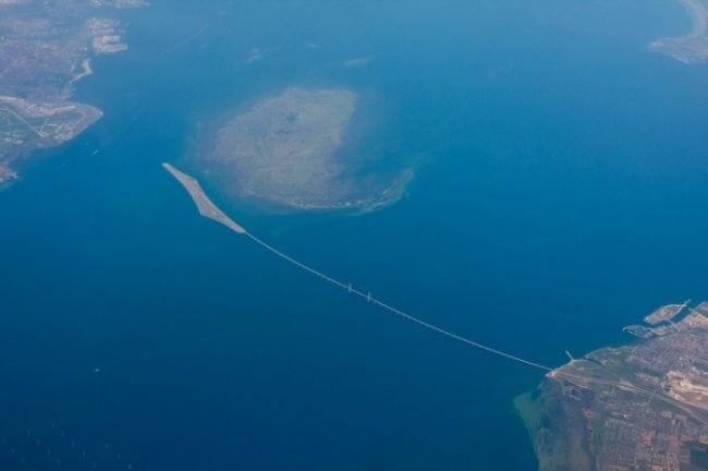 Эресуннский мост-тоннель – мост, который уходит под воду (6 фото)