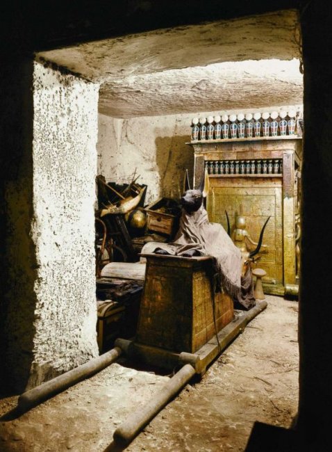 Кадры вскрытия гробницы Тутанхамона в 1922 году (22 фото)