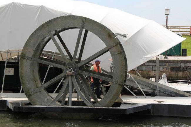 "Мистер Хлам" - водяное колесо для очистки гавани (14 фото + 3 видео)