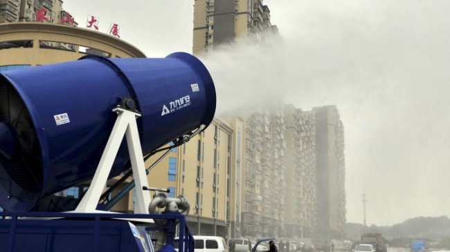 Ноу-хау в Китае - туманные пушки для очистки воздуха (4 фото)