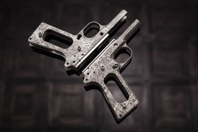 Пистолеты из метеорита стоимостью в 4,5 миллиона долларов каждый (17 фото)