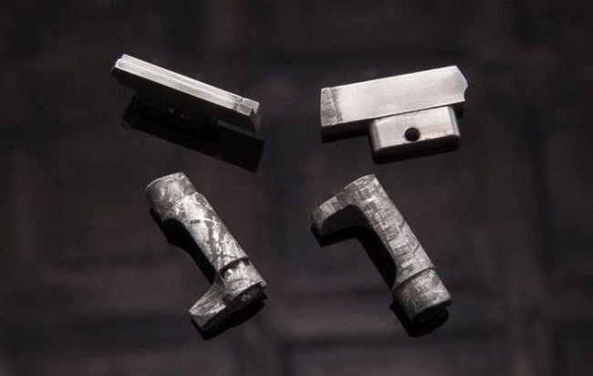 Пистолеты из метеорита стоимостью в 4,5 миллиона долларов каждый (17 фото)