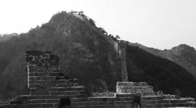 Китайцы испортили участок Великой стены бетоном (8 фото)