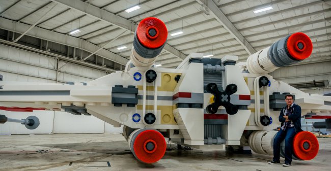 Истребитель "X-wing" из "Звёздных войн", сделанный из LEGO (видео)