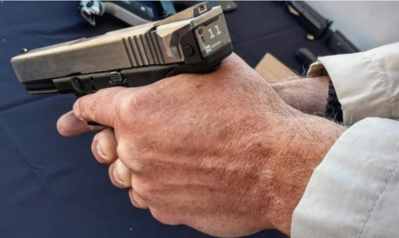 Пистолет Glock 17 с электронным счётчиком боеприпасов (3 фото)