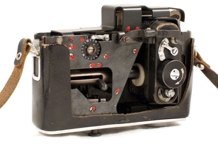 Камера шпиона в традиционном фотоаппарате "Зенит"