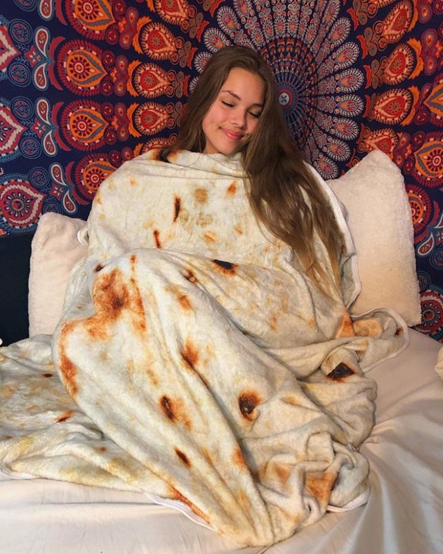Одеяло-буррито - новый трэнд в социальных сетях (20 фото)