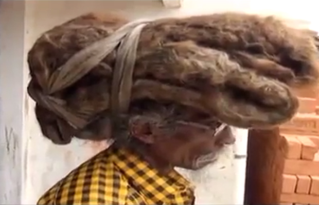 40 лет житель Индии не стриг и не мыл волосы
