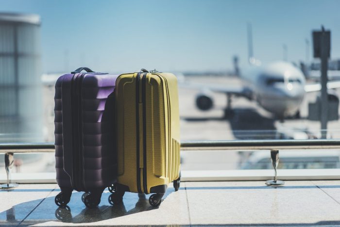 Аукцион в аэропорту: как зарабатывают перекупщики потерянного багажа
