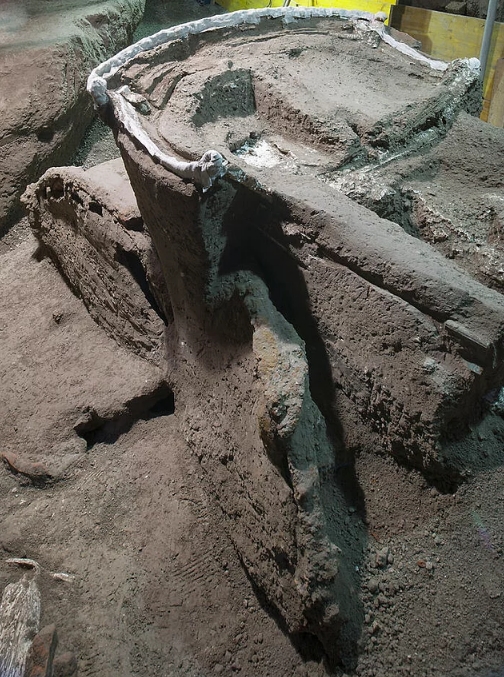 В Италии археологами была обнаружена 2000-летняя римская церемониальная карета