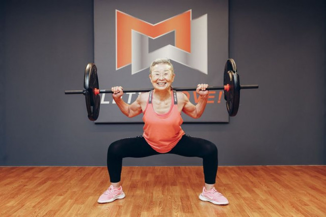Такисима Мика, 90-летняя фитнес-инструктор из Японии (3 фото)