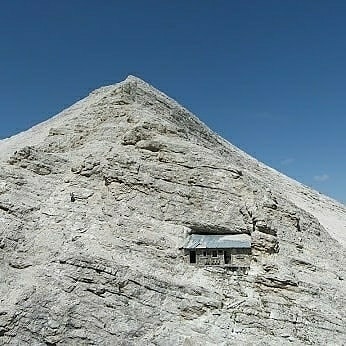 Крутой домик настоящего альпиниста