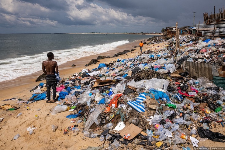 Либерия – страна свободного мусора (22 фото)