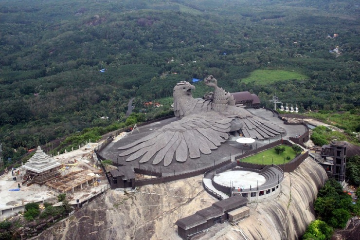 Самая большая в мире скульптура птицы (7 фото)