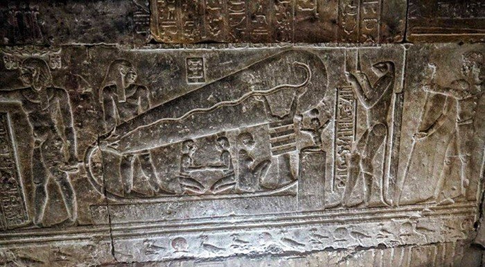 Почему в гробнице Древнего Египта изображена электрическая лампочка?