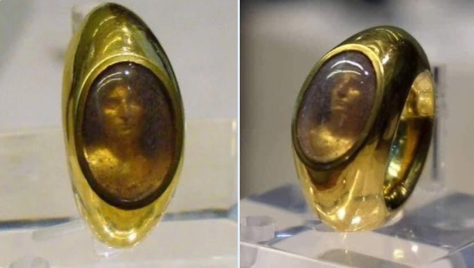 В гробнице римской матроны нашли кольцо с портретом который выглядит как трехмерная голограмма
