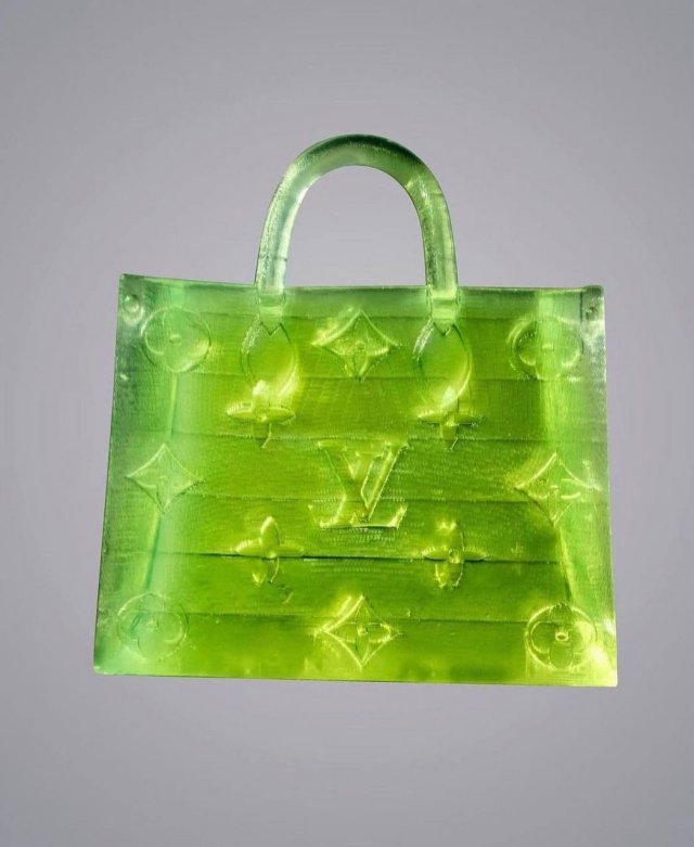 Нано-сумка Louis Vuitton от MSCHF продана на аукционе за 5,5 млн рублей (3 фото)