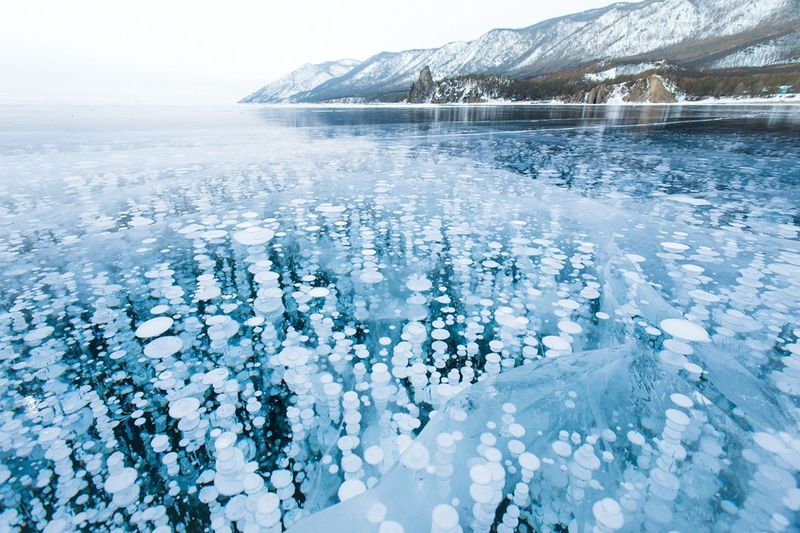 Сияющий лед Байкала