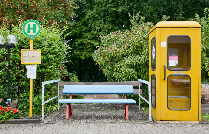 Для чего немцы строят автобусные остановки, куда никогда не приезжает транспорт
