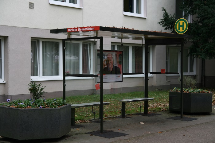 Для чего немцы строят автобусные остановки, куда никогда не приезжает транспорт