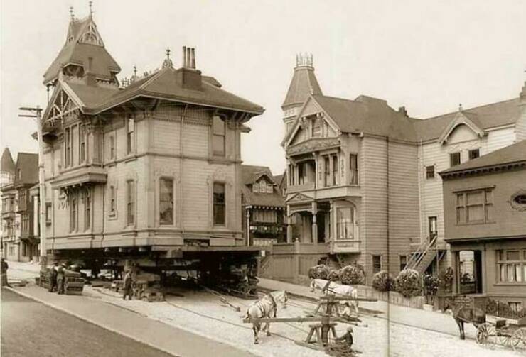 Викторианский дом, перемещаемый с помощью лошадиной силы. Сан-Франциско, Калифорния, США. 1908 год