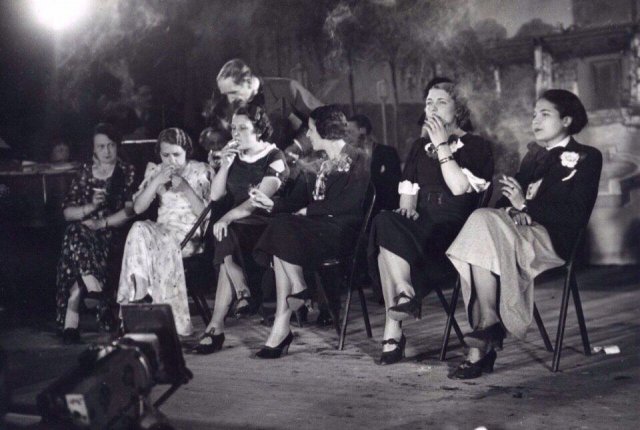 Конкурс на самое элегантное курение сигарет, Париж, 1935 г.